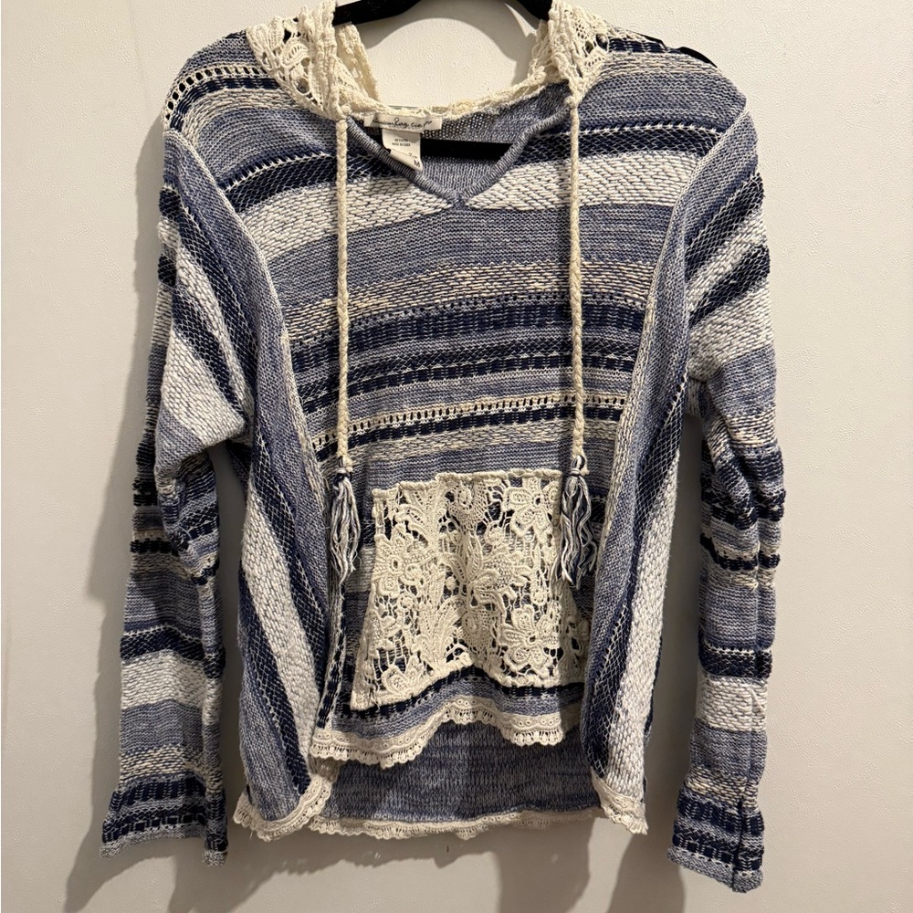 🩵American Rag Blue and Cream Knit Top with Lace